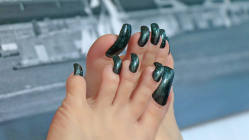 Photoshoot for the video clip with long toenails