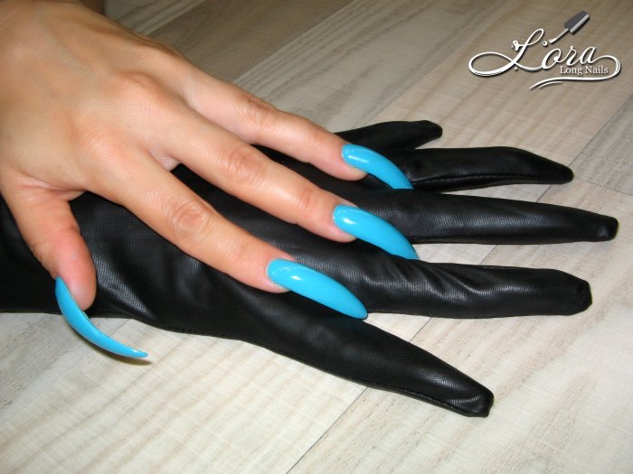 Long blue nails and black gloves - photo shoot for the video (archive 05.08.2018)