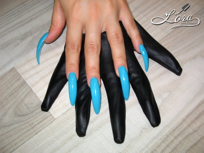 Long blue nails and black gloves - photo shoot for the video (archive 05.08.2018)