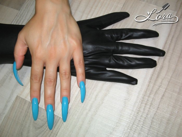 Long blue nails and black gloves - photo shoot for the video (archive 05.08.2018)