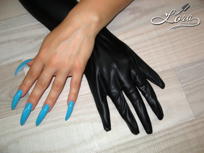 Long blue nails and black gloves - photo shoot for the video (archive 05.08.2018)