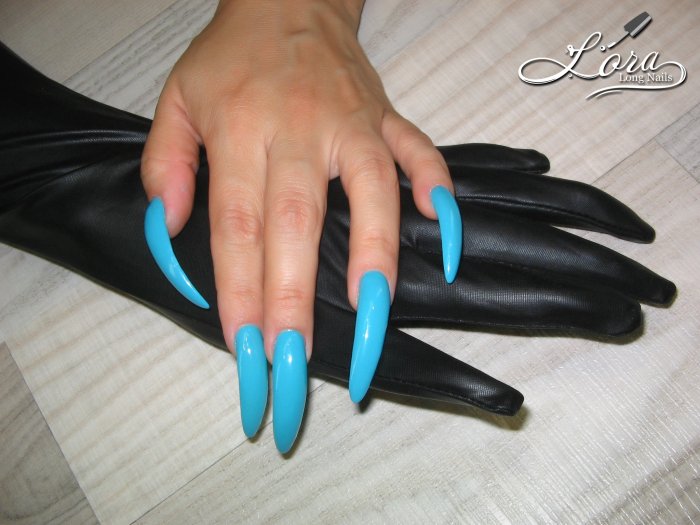 Long blue nails and black gloves - photo shoot for the video (archive 05.08.2018)