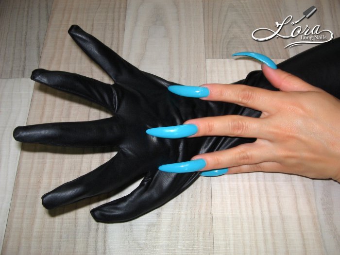 Long blue nails and black gloves - photo shoot for the video (archive 05.08.2018)