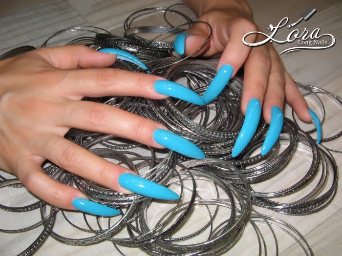 Blue long nails and a lot of bracelets - photo shoot for the video (archive 05.08.2018)