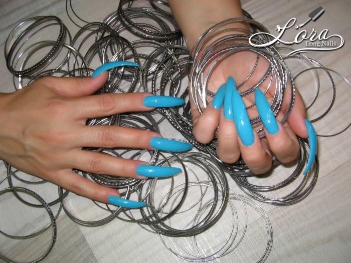 Blue long nails and a lot of bracelets - photo shoot for the video (archive 05.08.2018)