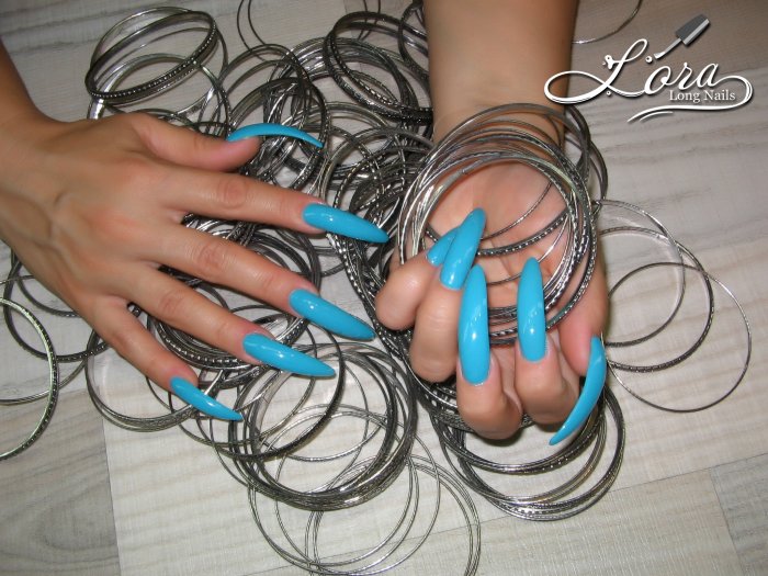 Blue long nails and a lot of bracelets - photo shoot for the video (archive 05.08.2018)