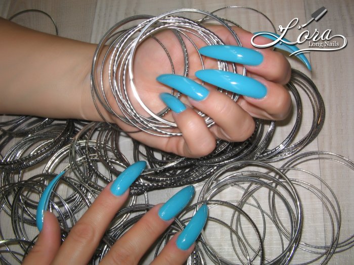 Blue long nails and a lot of bracelets - photo shoot for the video (archive 05.08.2018)