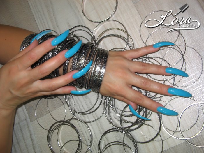 Blue long nails and a lot of bracelets - photo shoot for the video (archive 05.08.2018)