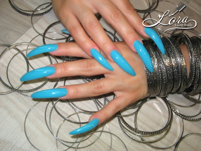 Blue long nails and a lot of bracelets - photo shoot for the video (archive 05.08.2018)