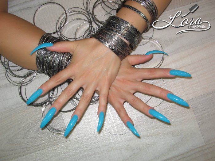 Blue long nails and a lot of bracelets - photo shoot for the video (archive 05.08.2018)
