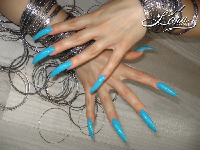 Blue long nails and a lot of bracelets - photo shoot for the video (archive 05.08.2018)