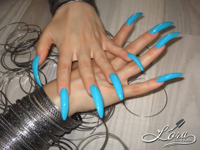 Blue long nails and a lot of bracelets - photo shoot for the video (archive 05.08.2018)