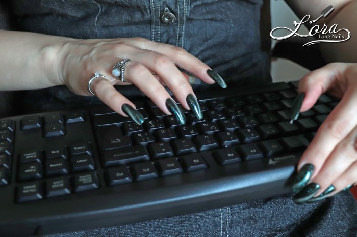 Photoshoot hands and keyboard for video (29.04.2019)