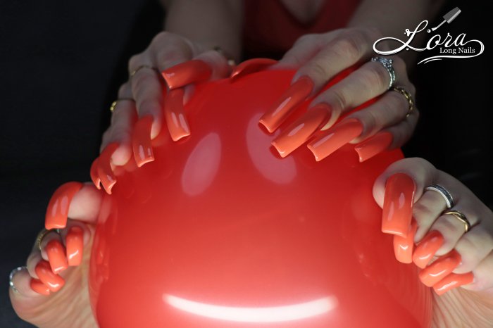 Photoshoot 🎧 Balloons Face with Long ToeNails