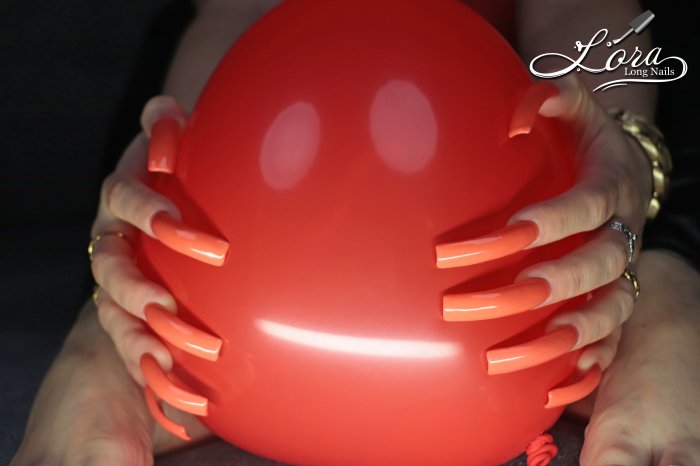 Photoshoot 🎧 Balloons Face with Long ToeNails