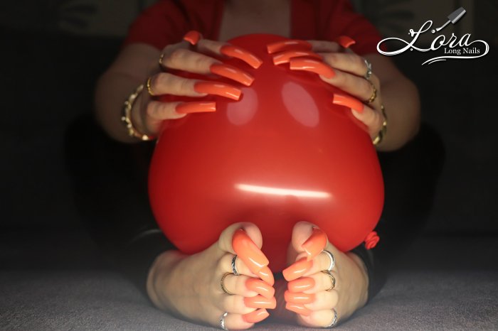 Photoshoot 🎧 Balloons Face with Long ToeNails