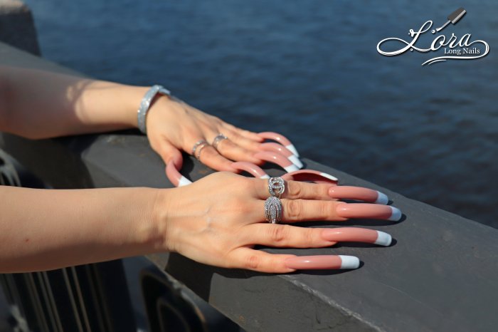 Photo session of long nails on the embankment of the Dnieper river in Kiev