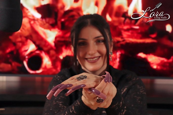 Long nails, microphone 🔥 fireplace