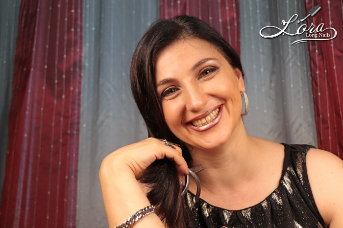 Photoshoot for the video of tapping with silver nails