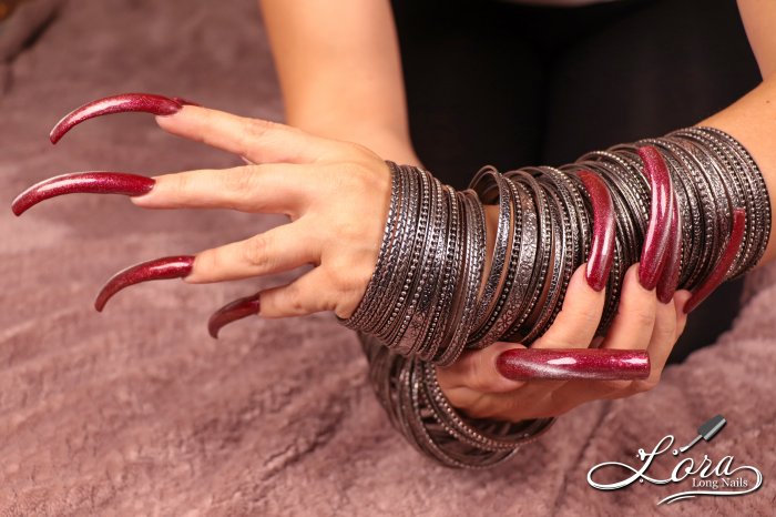 Magnetic polish 😺 Lots of bracelets - Very long nails