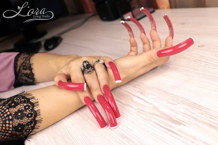 Photosession 🌸 Long pink french nails