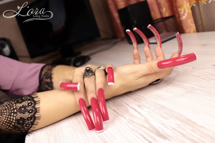Photosession 🌸 Long pink french nails