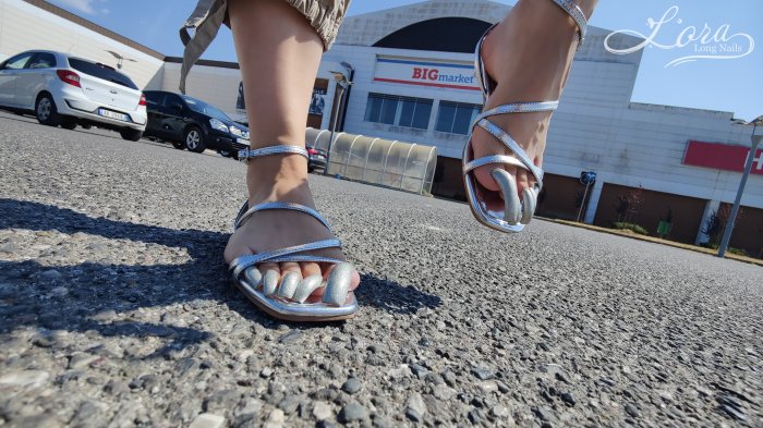 Photoshoot "Silver toenails, walking in public place"