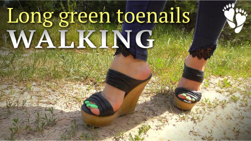 Green long toenails 👣