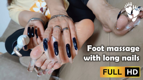 Foot massage with long nails