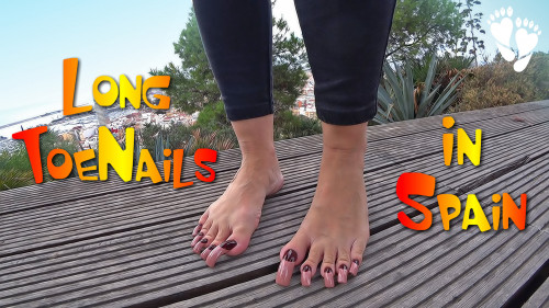 I walk near the cliff 🏔️ Long toenails