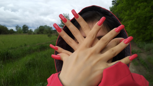 A walk in the forest after the rain - long red nails (photo shoot)